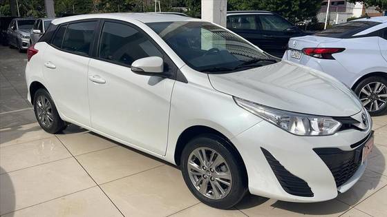 TOYOTA YARIS 1.5 16V FLEX XL PLUS CONNECT MULTIDRIVE TOYOTA YARIS 1.5 16V FLEX XL PLUS CONNECT MULTIDRIVE
